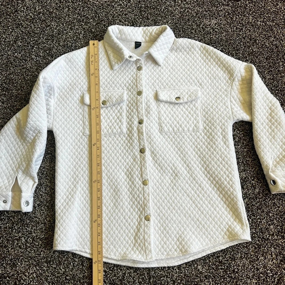 SHEIN Quilted button up top - Picture 3 of 6